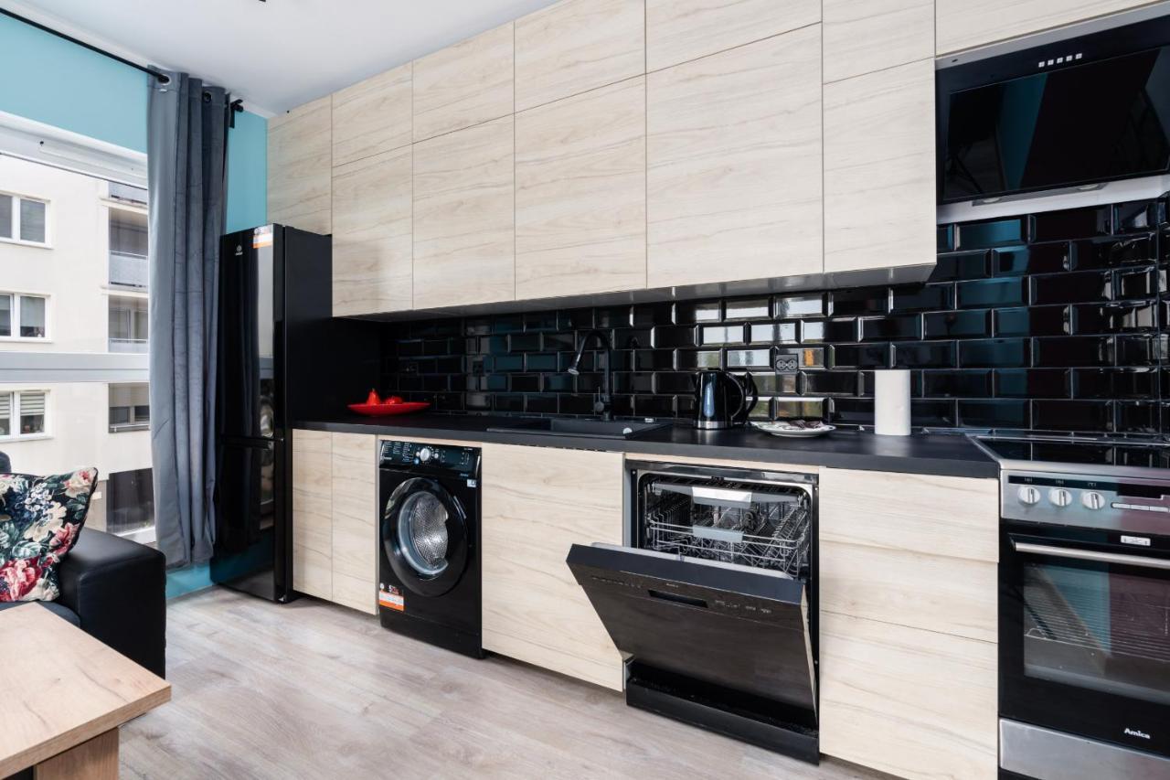 Modern Apartment With Balcony & Free Garage Poznan By Noclegi Renters Luaran gambar
