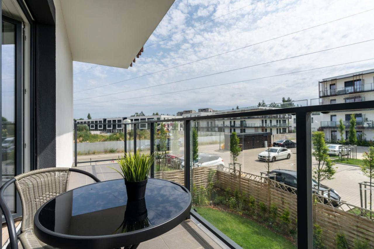 Modern Apartment With Balcony & Free Garage Poznan By Noclegi Renters Luaran gambar