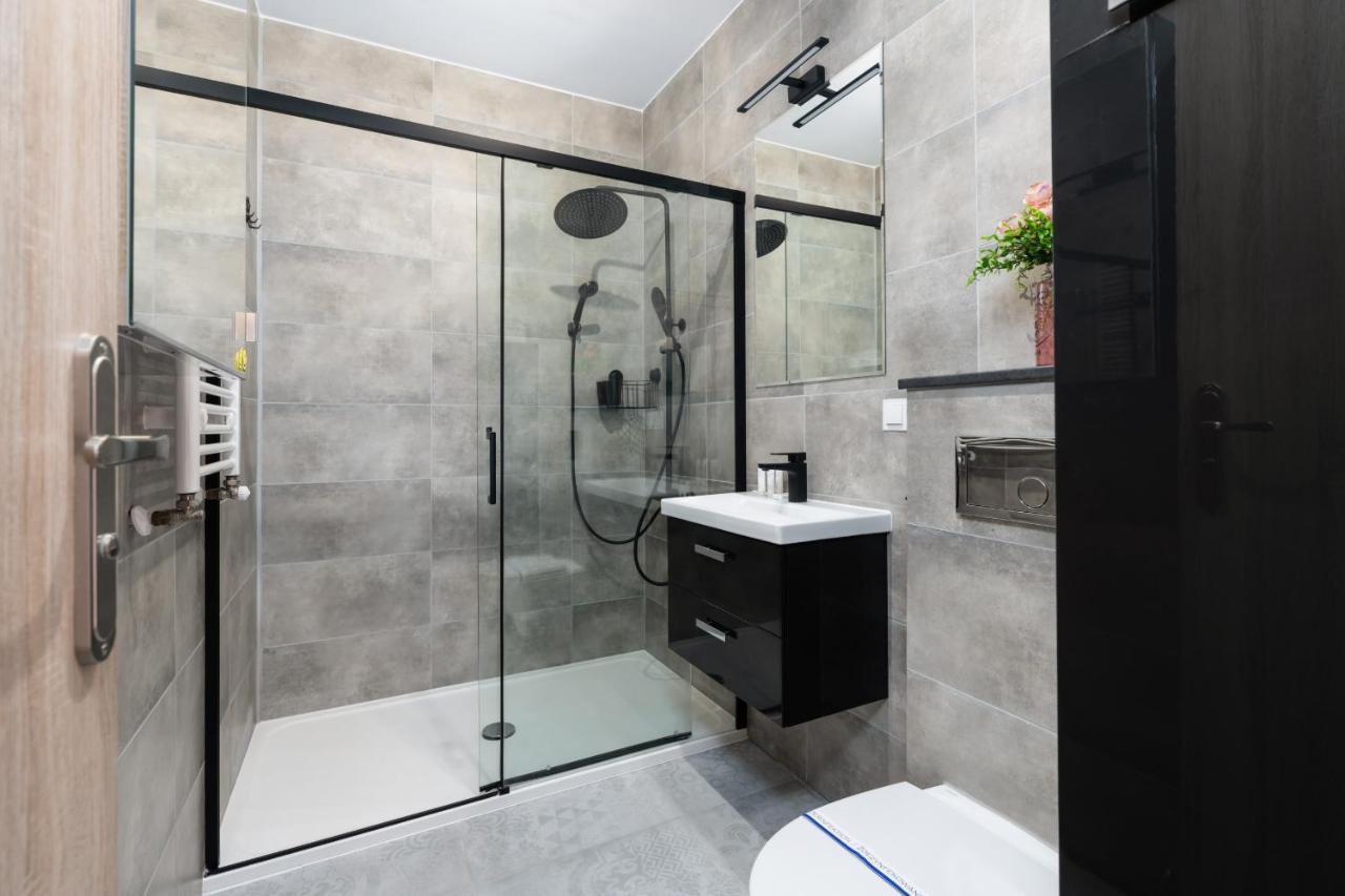 Modern Apartment With Balcony & Free Garage Poznan By Noclegi Renters Luaran gambar